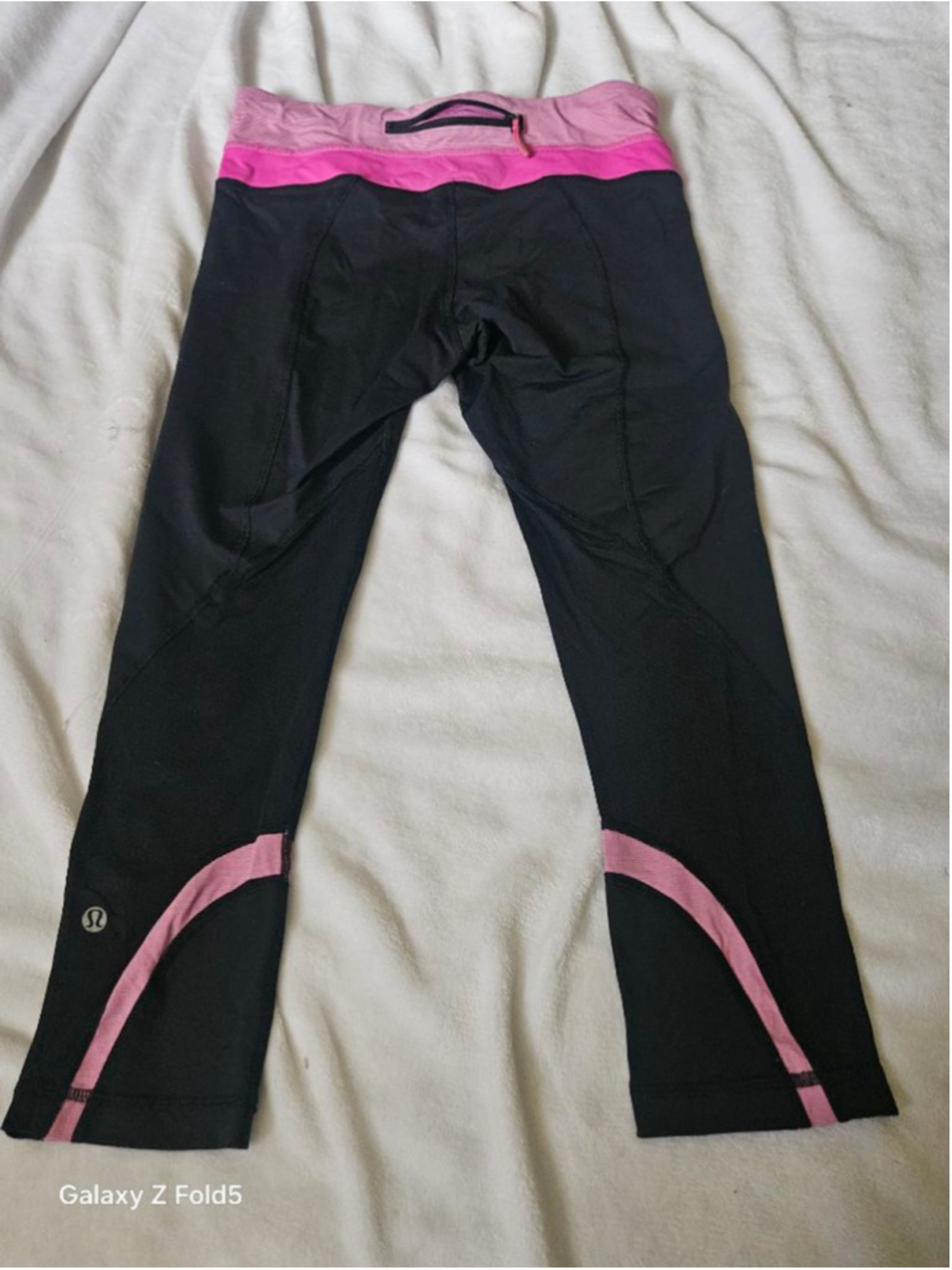 Women's Lululemon Capris Size 6 Black Pink